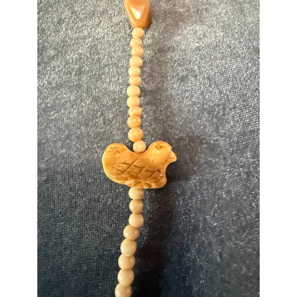 vintage necklace featuring  wooden carved animal-shaped pendants and beads - Picture 4 of 6